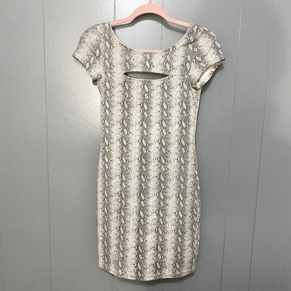 Guess Gray Snakeskin Knit Cutout Short Sleeve Mobwife Bodycon Mini Dress M - Picture 1 of 7